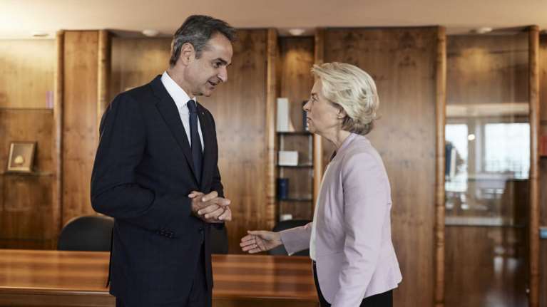 Φον ντερ Λάιεν σε Μητσοτάκη: Πακέτο 2,2 δισ. ευρώ στην Ελλάδα από την ΕΕ μετά τις καταστροφές [βίντεο]