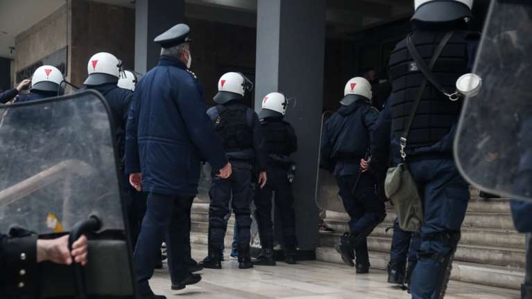 Οπαδική βία: Προφυλακίστηκαν οι 3 από τους 4 χούλιγκαν - Στη φυλακή και η 27χρονη &quot;αρχηγός&quot;