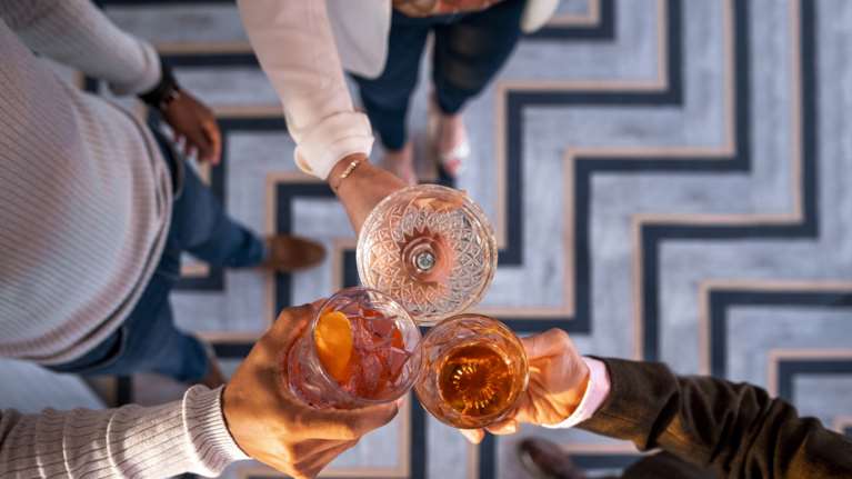 Dry January: Τι θα συμβεί στο σώμα σου αν κόψεις το αλκοόλ για 30 ημέρες