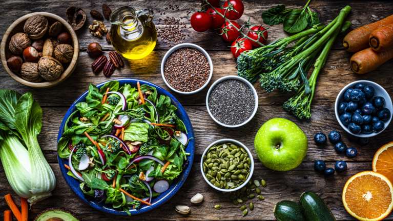 Τα 4+1 superfoods που δεν πρέπει να λείπουν από το πιάτο μας