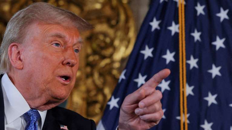 Επιθετικός ο Ντόναλντ Τραμπ: &quot;Θα σταματήσω το παραλήρημα των τρανσέξουαλ από την πρώτη μέρα στον Λευκό Οίκο&quot;