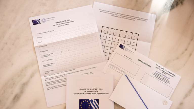 Επιστολική ψήφος: Τι πρέπει να κάνουν οι ψηφοφόροι μόλις λάβουν τον φάκελο - Βήμα βήμα η διαδικασία