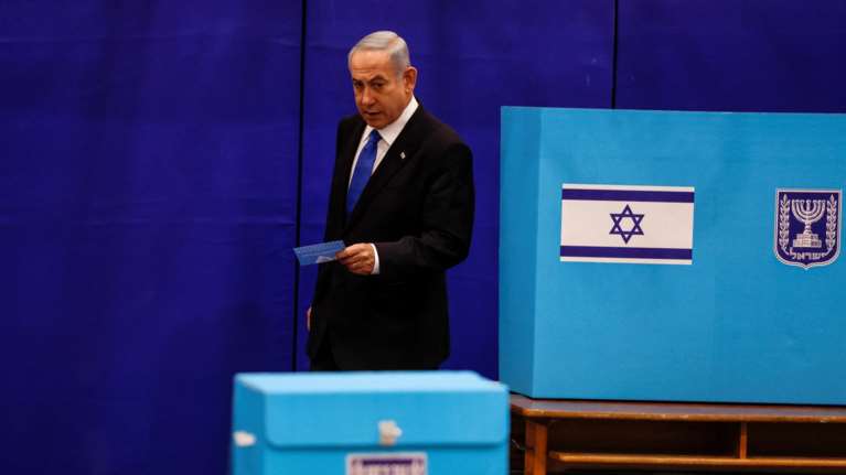 Ισραήλ: Άνοιξαν οι κάλπες για 6,8 εκατ. ψηφοφόρους - Θα επιστρέψει στην εξουσία ο Νετανιάχου;