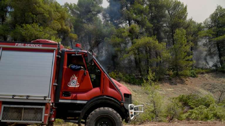 Μεγάλη πυρκαγιά στον Ξερόκαμπο Σητείας - Στην περιοχή πνέουν θυελλώδεις άνεμοι