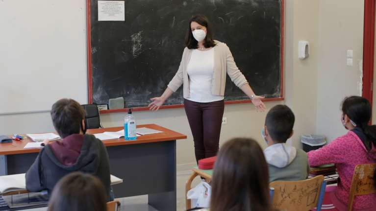 Άνοιγμα σχολείων - Κεραμέως: Περισσότερα τεστ και μάσκες - Αλλάζουν τα πρωτόκολλα για μαθητές