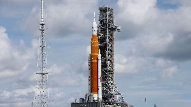 Αγωνία για την επιστροφή στη Σελήνη:  Αντιμέτωπη με διαρρόες υδρογόνου στο "Ωρίων" η NASA - Δείτε live