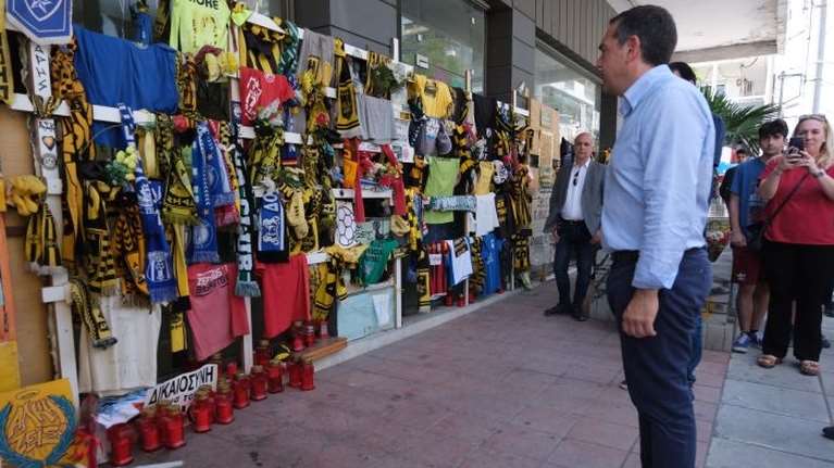 Θεσσαλονίκη: Επίσκεψη Τσίπρα στον τόπο δολοφονίας του Άλκη Καμπανού