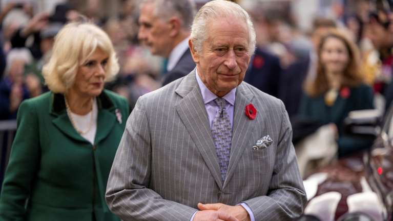 Αλλάζουν τα σχέδια για τη στέψη του βασιλιά Κάρολου: Η λαϊκή απογοήτευση που τον πίεσε να αλλάξει γνώμη