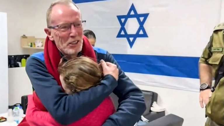 Εννιάχρονη Έμιλι: &quot;Κλαίει μέχρι να κοιμηθεί και ψιθυρίζει &quot; λέει ο πατέρας της μετά την απελευθέρωσή της από τη Χαμάς