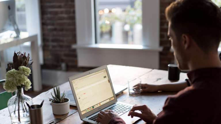 Τηλεργασία: Αυτή την αποζημίωση για εξοπλισμό και τηλεπικοινωνίες θα καταβάλουν οι εργοδότες στους εργαζόμενους