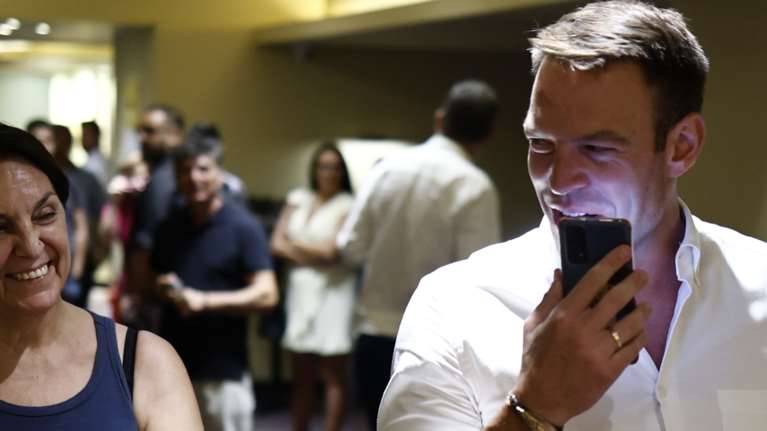 &quot;Μύλος&quot; στον ΣΥΡΙΖΑ: Μετατέθηκε για την Κυριακή η ψηφοφορία: Έφυγε ενοχλημένος ο Κασσελάκης από την Κεντρική Επιτροπή