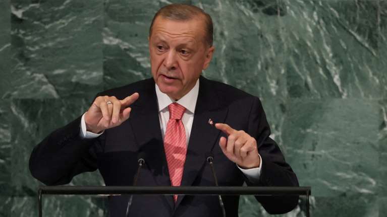 Ρεσιτάλ θράσους Ερντογάν για ελληνική μειονότητα: &quot;Δεν διώξαμε κανέναν Ρωμιό, Μητσοτάκης - Δένδιας είναι στον κόσμο τους&quot;