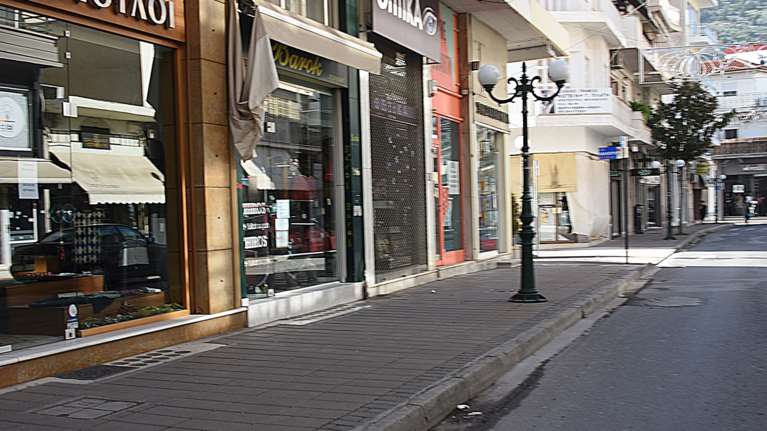 Το τέλος των μικρών καταστημάτων της γειτονιάς