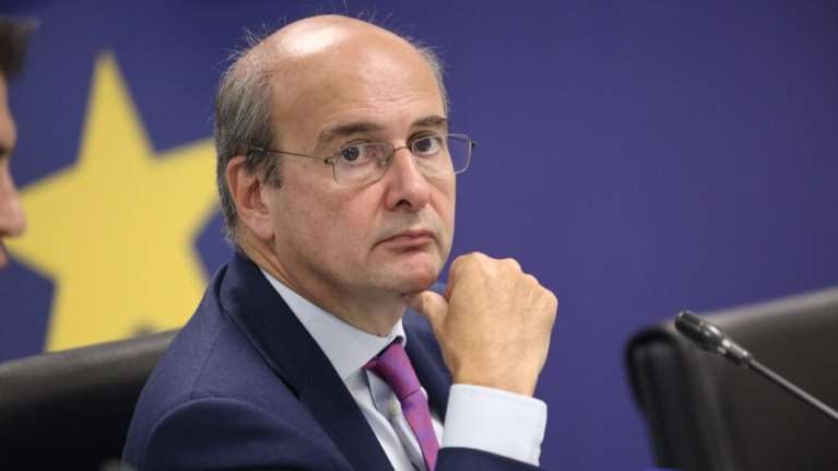 Χατζηδάκης: Οι προϋποθέσεις για φοροαπαλλαγή στα κλειστά ακίνητα – Νέες παρεμβάσεις για τα Airbnb