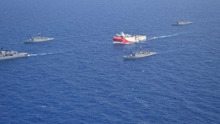 Αν. Μεσόγειος: Επικίνδυνος  &quot;συνωστισμός&quot; στην κυπριακή ΑΟΖ - Πιέζει με το Oruc Reis η Άγκυρα