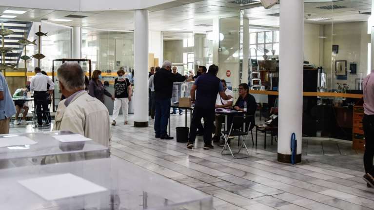 Εκλογές ΣΥΡΙΖΑ: Ψηφίζουν νέο πρόεδρο τα μέλη - 570 εκλογικά τμήματα σε όλη τη χώρα, ανοιχτές έως τις 20:00 οι κάλπες