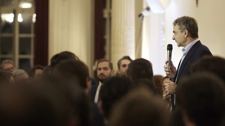 &quot;Μύρισε&quot; εκλογές: Προεκλογικό κάλεσμα Μητσοτάκη και από το... Λονδίνο - Στόχος η αυτοδυναμία και η ψήφος των απόδημων