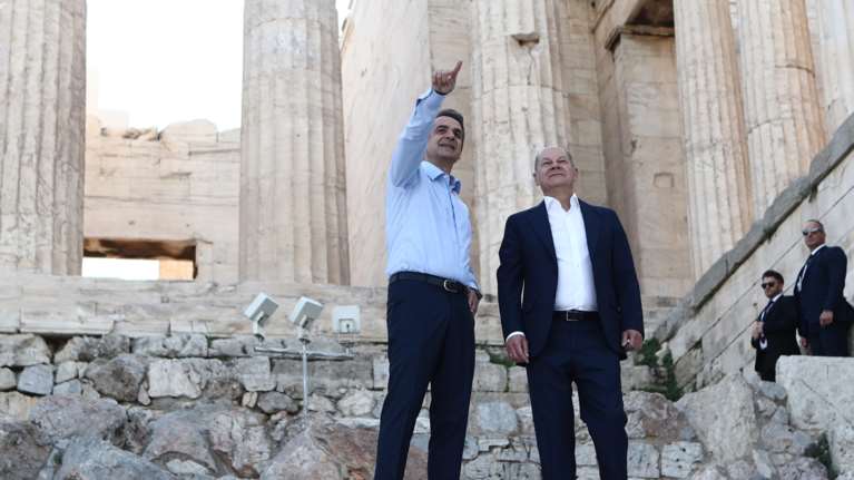 Ξενάγηση Σολτς στην Ακρόπολη από τον Μητσοτάκη- Σε εξέλιξη η συνάντηση στο Μαξίμου [εικόνες]