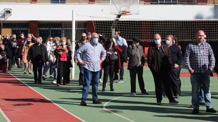 Εκλογές στο ΚΙΝΑΛ: Μεγάλες ουρές για τον νέο Πρόεδρο - Δεκάδες χιλιάδες έχουν ψηφίσει - 500 ψήφοι το λεπτό  [Εικόνες]