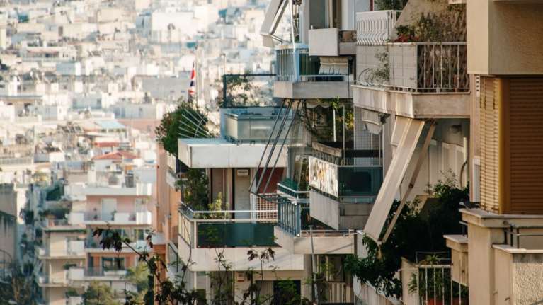 Ξανά στο &quot;στόχαστρο&quot; τα airbnb - Παρά τους περιορισμούς οι ιδιοκτήτες προτιμούν βραχυχρόνιες μισθώσεις