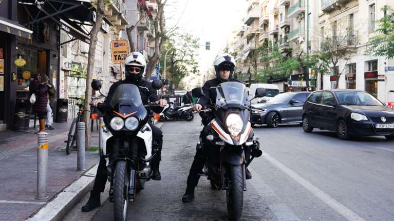 Δήμος Αθηναίων: Συνελήφθησαν 14 υπάλληλοι που εκβίαζαν καταστηματάρχες για να σβήνουν παραβάσεις