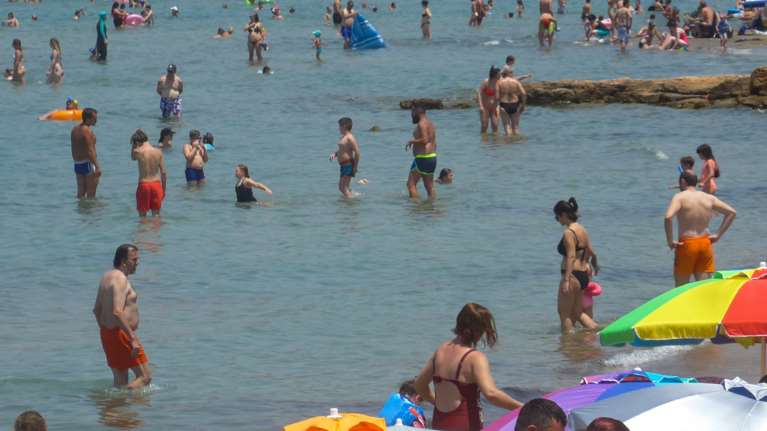 Καύσωνας: &quot;Φούρνος&quot; όλη η χώρα - Αποπνικτικό κύμα ζέστης με τον υδράργυρο σκαρφαλωμένο στους 44 βαθμούς