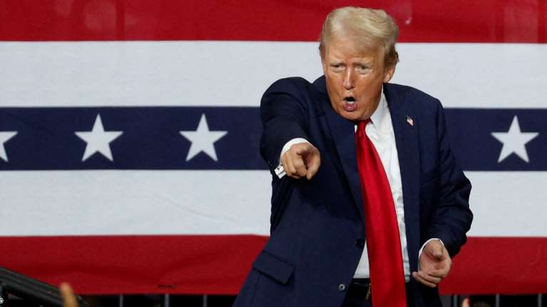 Τραμπ κατά Κάμαλα Χάρις: Τρελή της Αριστεράς, θέλει να εκτελούνται μωρά - Θα καταστρέψει τη χώρα μας