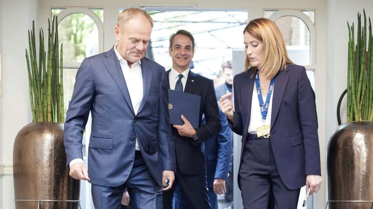 Βρυξέλλες: &quot;Κλειδώνουν&quot; στη &quot;Σύνοδο των 27&quot; τα αξιώματα της ΕΕ- Διαπραγματευτής ο Μητσοτάκης, τα ονόματα που συζητιούνται