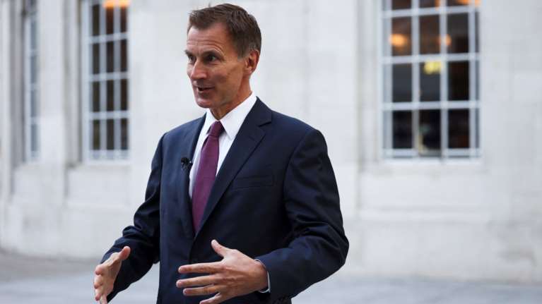 Βρετανία: &quot;Πρέπει να πάρουμε δύσκολες αποφάσεις - Κάποιοι φόροι θα αυξηθούν&quot; είπε ο Χαντ