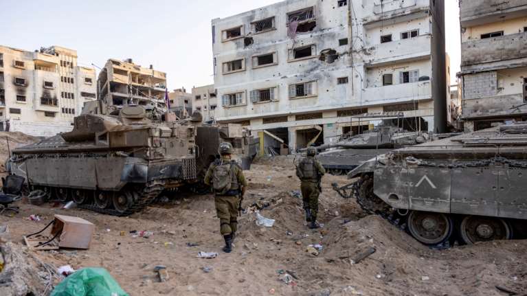 Πόλεμος στο Ισραήλ: Σφίγγει ο κλοιός στη βόρεια Λωρίδα της Γάζας - Χιλιάδες Παλαιστίνιοι καταφεύγουν στο νότο