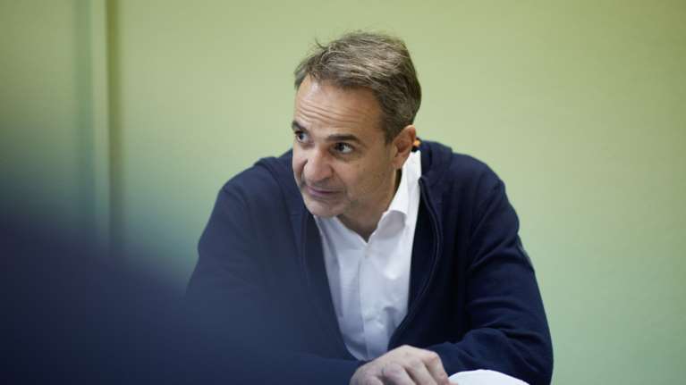 Επίσκεψη Μητσοτάκη στη Διοίκηση Υποβρύχιων Καταστροφών στον Σκαραμαγκά και σε εργοτάξιο του Μετρό