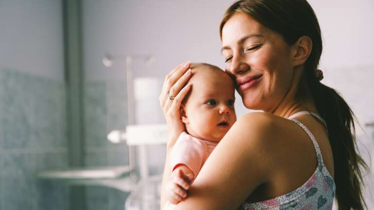 Απλήρωτες χιλιάδες μητέρες που περιμένουν επίδομα μητρότητας από τη ΔΥΠΑ - &quot;Τις επόμενες ημέρες&quot;, υπόσχεται η κυβέρνηση