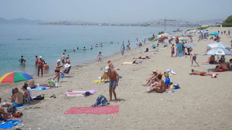 Επιμένει ο καύσωνας: Οι περιοχές με τον υδράργυρο στο κόκκινο - Πότε πέφτει η θερμοκρασία