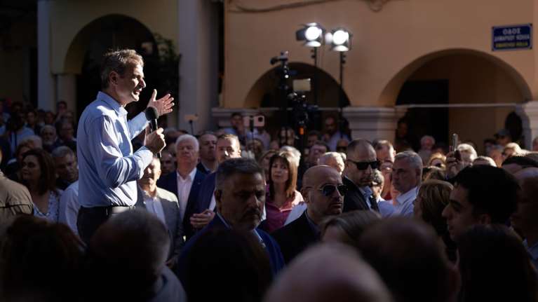 Κυριάκος Μητσοτάκης: Το φραστικό επεισόδιο με γυναίκα που φώναζε στην ομιλία του στην Κέρκυρα και η αντίδρασή του [βίντεο]