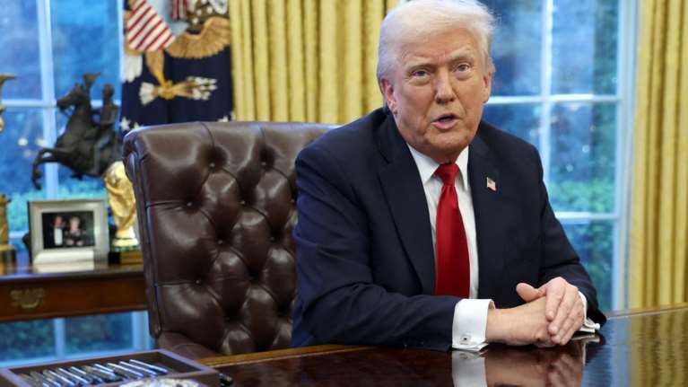 Ο Τραμπ δεν αποκλείει και τρίτη θητεία αν και το αμερικανικό σύνταγμα το απαγορεύει: Δεν αστειεύομαι - Υπάρχουν τρόποι