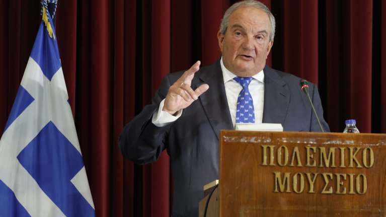 Καραμανλής: "Να σταλεί καθαρό μήνυμα σε Σκόπια και Τίρανα - Όχι στην αβασάνιστη αποδοχή ενός καταχρηστικού δικαιωματισμού"