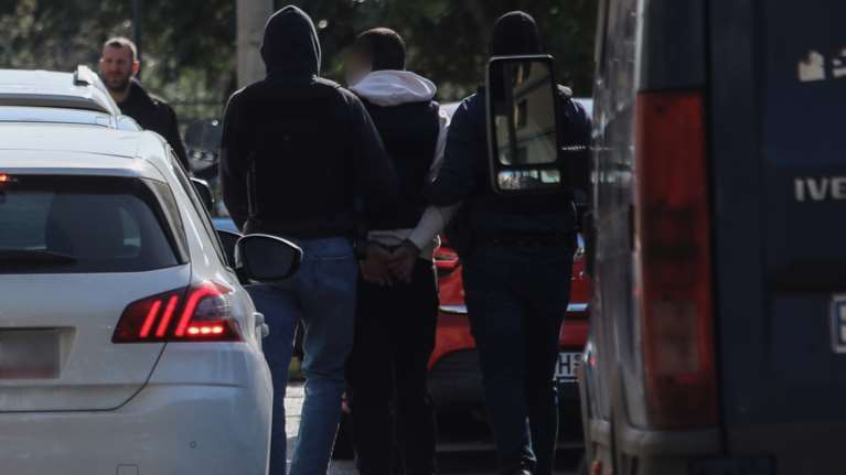 Greek Mafia: Ψάχνουν το νήμα που συνδέει τον 45χρονο τρομοκράτη, τους δύο ΟΥΚάδες και τον πορτιέρη