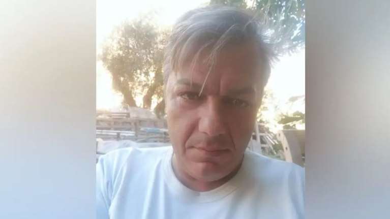 Βόλος: Τελευταίο αντίο στον  52χρονο ξυλουργό από τη Σκιάθο, θύμα της διπλής δολοφονίας στη Λάρισα