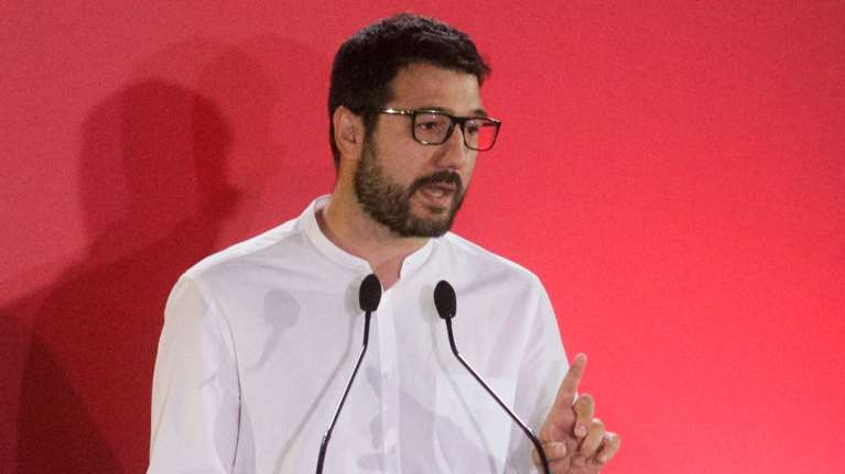 Πρεμιέρα Νάσου Ηλιόπουλου ως εκπροσώπου Τύπου του ΣΥΡΙΖΑ με παρέμβαση για το άνοιγμα σχολείων