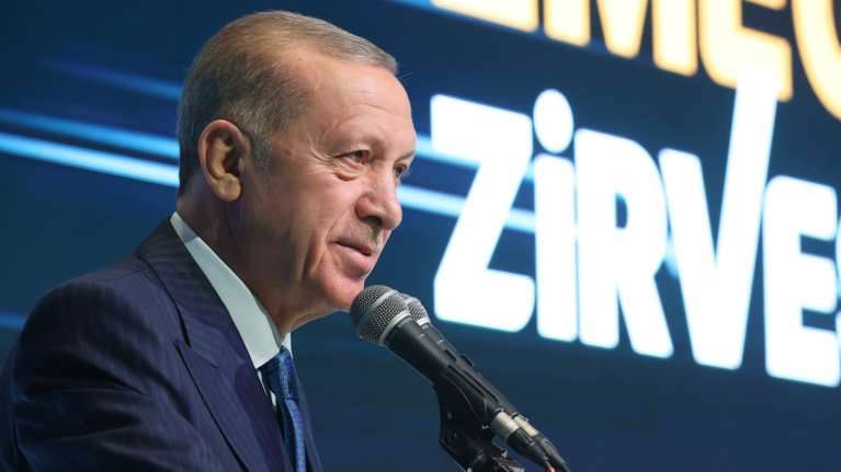 Τουρκία: Σε νέο ιστορικό χαμηλό η ισοτιμία της λίρας έναντι του δολαρίου - Ο Ερντογάν ετοιμάζει το νέο υπουργικό συμβούλιο