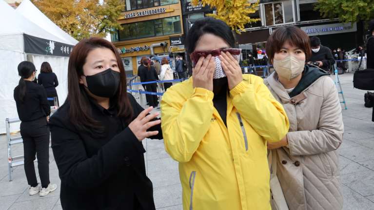 Νότια Κορέα: Θρήνος για τους 154 νεκρούς που ποδοπατήθηκαν στο Χάλογουιν - Επικρίσεις κατά της αστυνομίας