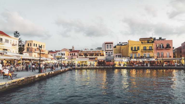 Guardian: Η Ελλάδα πρώτη φορά προσπαθεί να είναι προορισμός 12 μήνες τον χρόνο