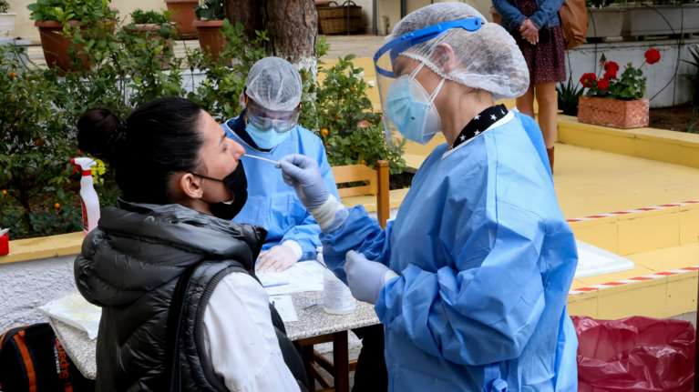 Κορονοϊός: 520 νέα κρούσματα - 14 θάνατοι και 271 διασωληνωμένοι