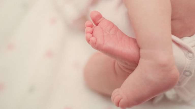 &quot;Ποτέ δεν ξεχνώ τα μάτια τους&quot;: Οι συγκλονιστικές ιστορίες παιδιών που εγκαταλείφθηκαν σε νοσοκομεία