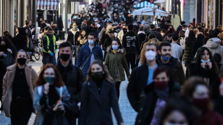 Νέα μέτρα από σήμερα: Κλειστοί χώροι τριών ταχυτήτων - Τι ισχύει για ανεμβολίαστους, εμβολιασμένους και νοσήσαντες