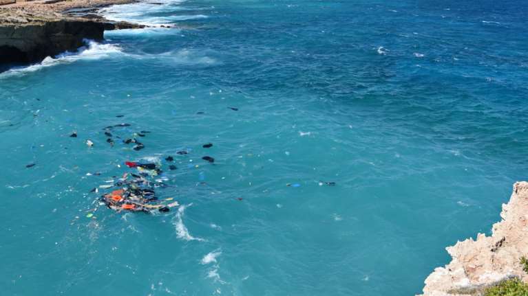 Νέα fake news από την Τουρκία: Στην Ελλάδα χτυπούν με ρόπαλα μετανάστες - Τους πετάνε στη θάλασσα και τους πυροβολούν