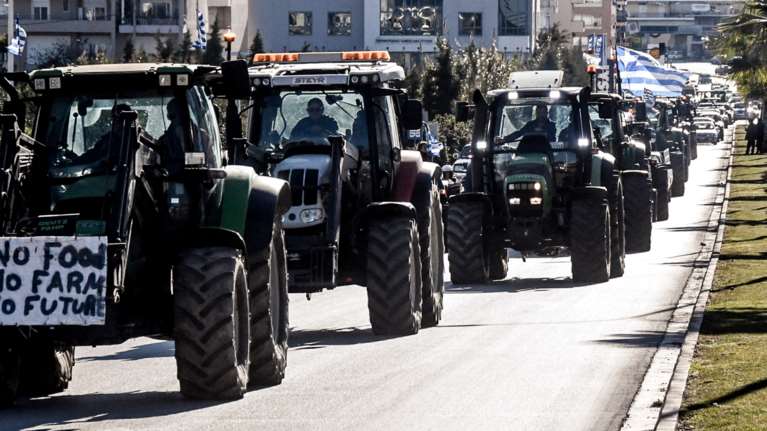 Δεν κάνουν πίσω οι αγρότες: Ενισχύονται καθημερινά τα μπλόκα - &quot;Απόβαση&quot; με εκατοντάδες τρακτέρ στην Agrotica