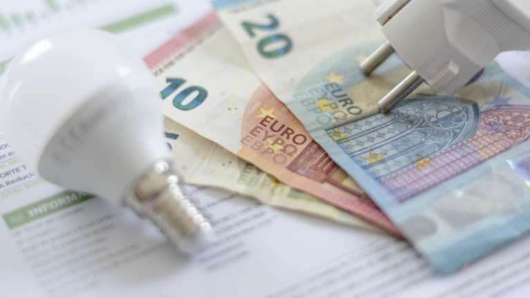 Πότε συμφέρει το σταθερό (δηλαδή το μπλε) τιμολόγιο ηλεκτρικής ενέργειας