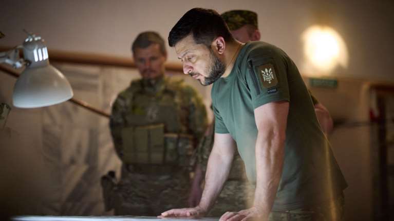 Πόλεμος στην Ουκρανία: Αντεπίθεση στην Χερσώνα ετοιμάζει το Κίεβο - 15 νεκροί στο Ντονέτσκ από ρωσικό βομβαρδισμό [βίντεο]