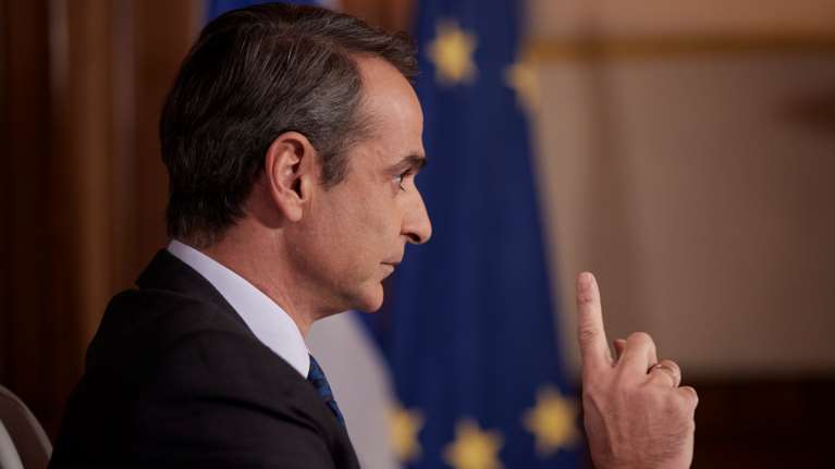 Ο Μητσοτάκης απαντά στον Τσίπρα για τα rapid test στις εκκλησίες: &quot;Αν μπορούσε να εφαρμοστεί, θα το συζητούσα&quot;